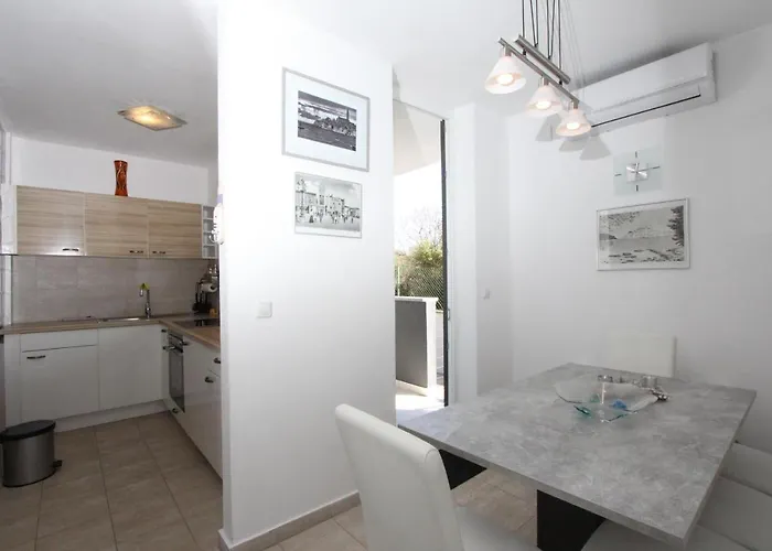 Adi Διαμέρισμα