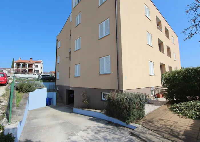 Appartement Adi *