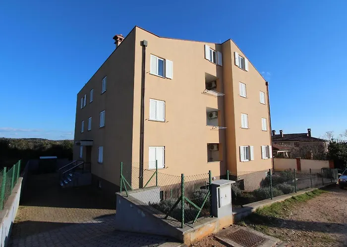 Appartement Adi *