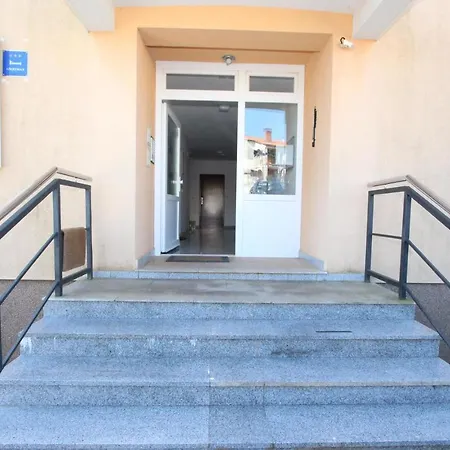 Adi 아파트 로비니