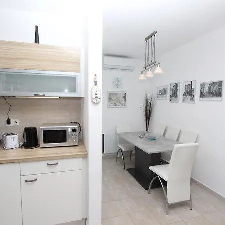 Adi Apartamento *