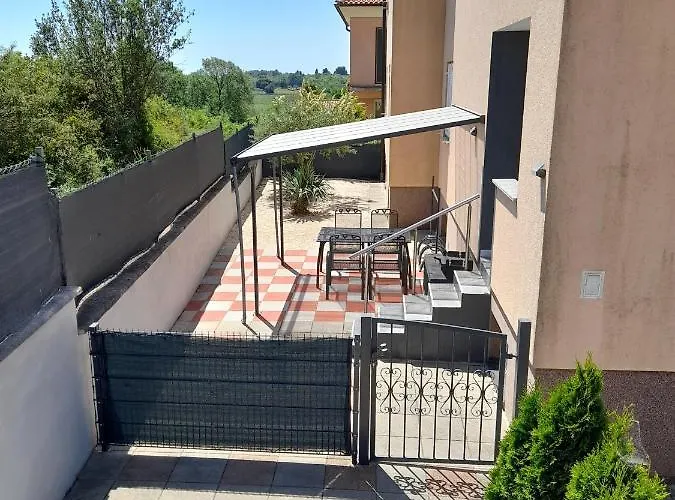 아파트 Adi 로비니